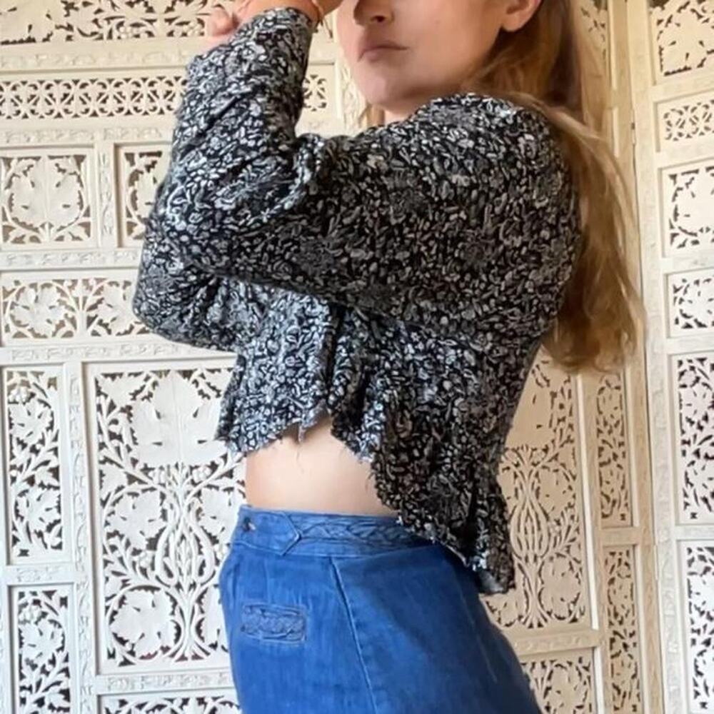 Medieval flowered long sleeve crop